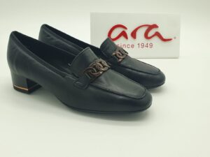 Mocassin cuir noir de ARA